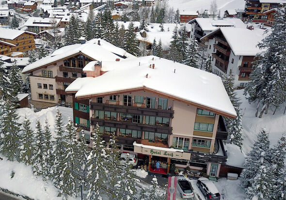 Das Schneebedeckte Hotel laden zum verweilen ein