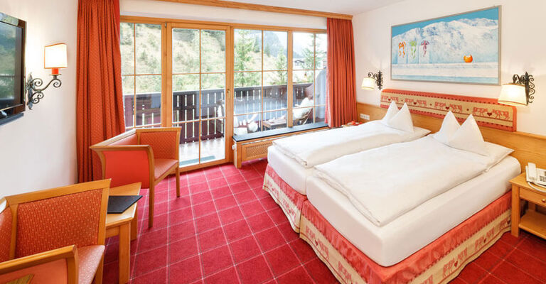 Double room with comfortable furnishings with balcony