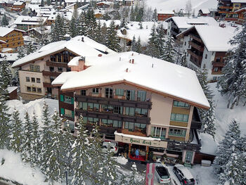 Das Schneebedeckte Hotel laden zum verweilen ein